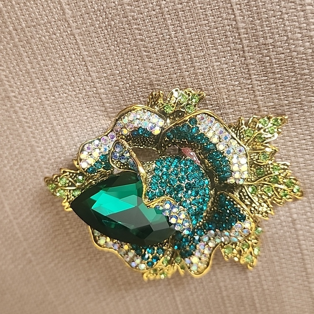 New Multi Rhinestone Flower Brooch - Picture 5 of 12
